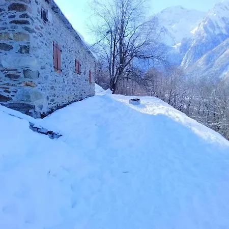 Сasa de vacaciones Bergeries De Costes Insolites En Forêt à 4x4 Et Chaînes Recommandés Par Temps De Neige, à 2km Des Remontées Mécaniques *