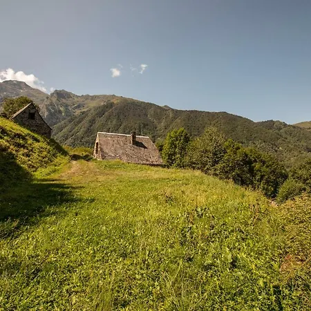 Granges Lascostes Isolées Et Insolites En Montagne à Dans Les Hautes-pyrenees Du Dimanche Au Dimanche En Principe Néanmoins Pour Des Séjours Entre 4 Et 7 Nuits Contactez-nous Par La Messagerie Hébergement de vacances