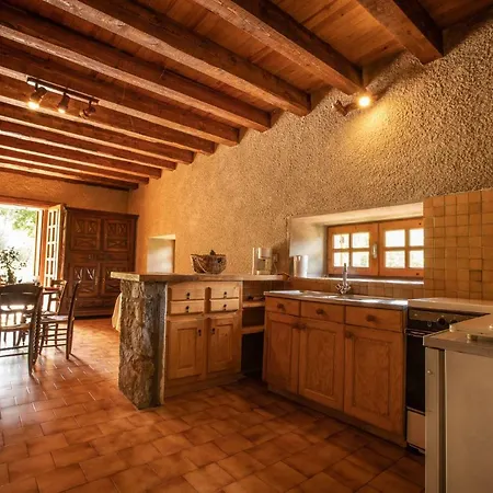 De Costes: Rustic Forest Retreat Near Slopes * Loudenvielle