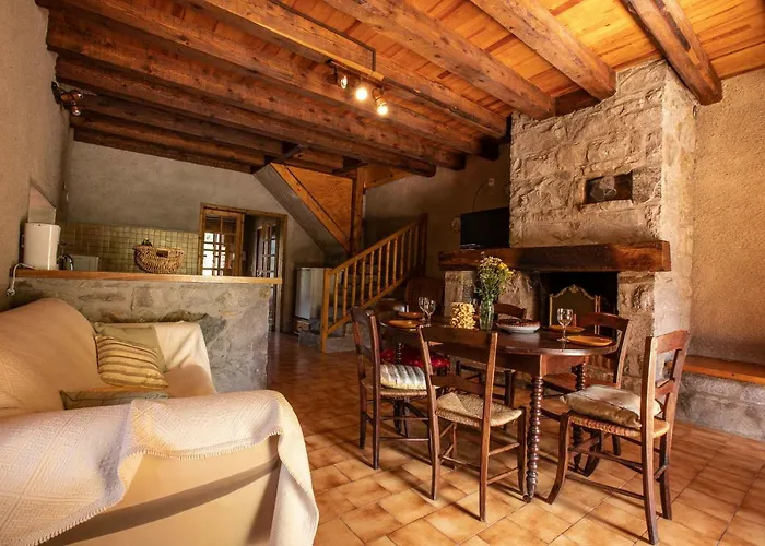 Bergeries De Costes Insolites En Forêt à 4x4 Et Chaînes Recommandés Par Temps De Neige, à 2km Des Remontées Mécaniques Hébergement de vacances *