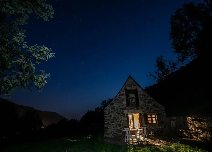 Bergeries De Costes Insolites En Forêt à 4x4 Et Chaînes Recommandés Par Temps De Neige, à 2km Des Remontées Mécaniques Hébergement de vacances Loudenvielle